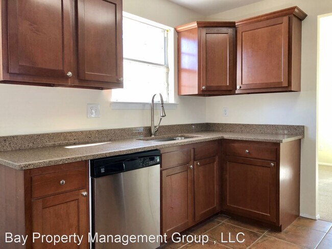 Building Photo - 4 br, 2.5 bath House - 8911 Winands Road