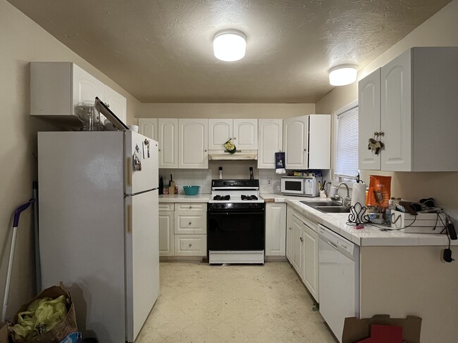 Kitchen - 1623 E 4th Ave