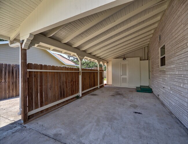 Carport - 442 W Yoakum Ave