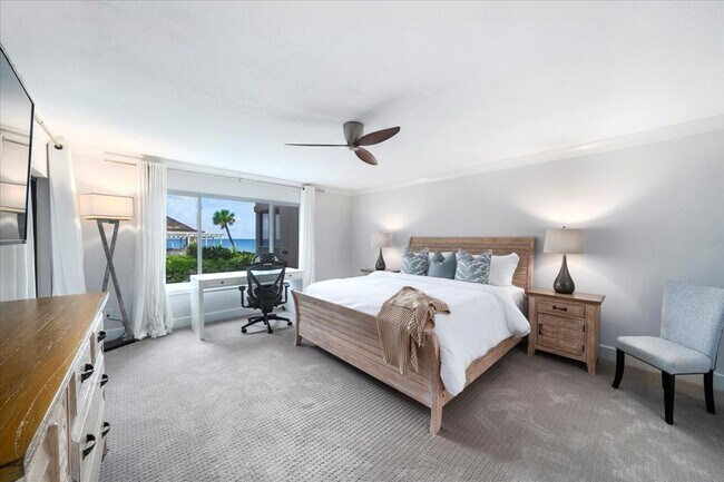 Foto del edificio - Oceanfront Walk-Out Condo