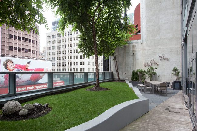 Foto del edificio - 1600 Broadway
