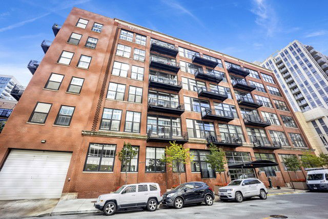 Photo - 525 W Superior St Apartment