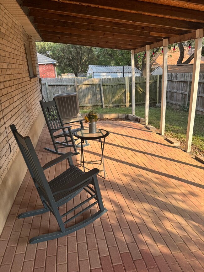 covered patio - 4911 Silent Lk