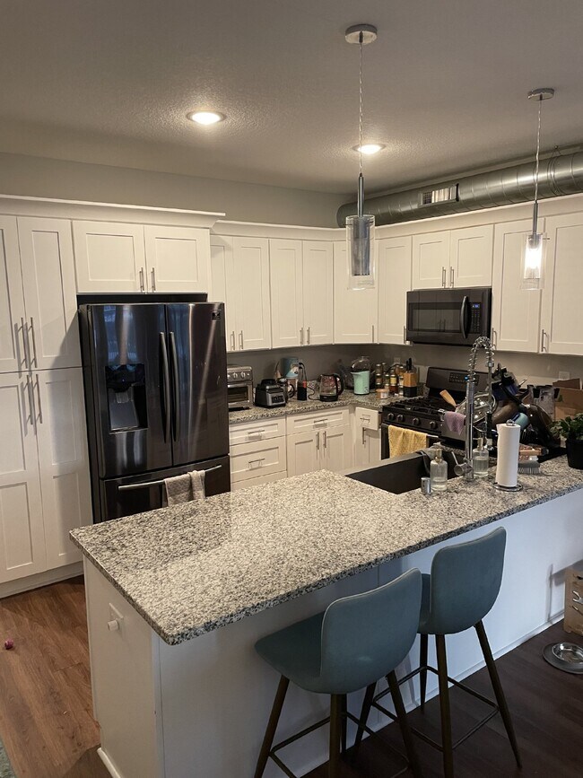 Building Photo - Stunning sunsets on private balcony 2 bed ...