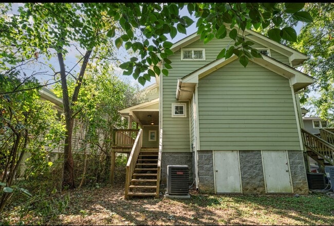 Building Photo - East Nashville!