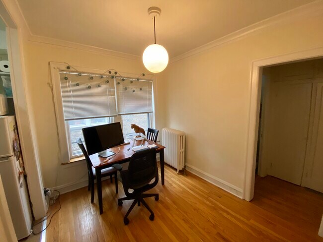 Foto del edificio - 927 W Oakdale Ave