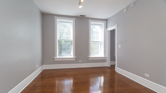 Foto del edificio - 1148 W Addison St