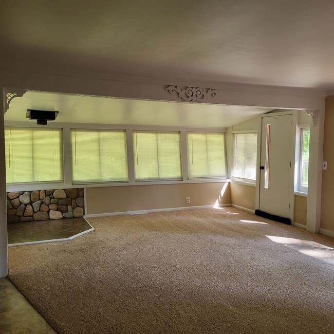 Foto del edificio - THREE BEDROOM HOME IN QUIET AREA IN CADILLAC