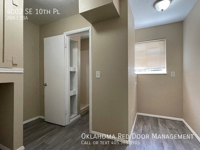 Building Photo - 4002 SE 10th Pl