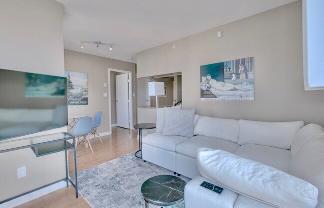 Photo du bâtiment - 1300 Pacific Blvd