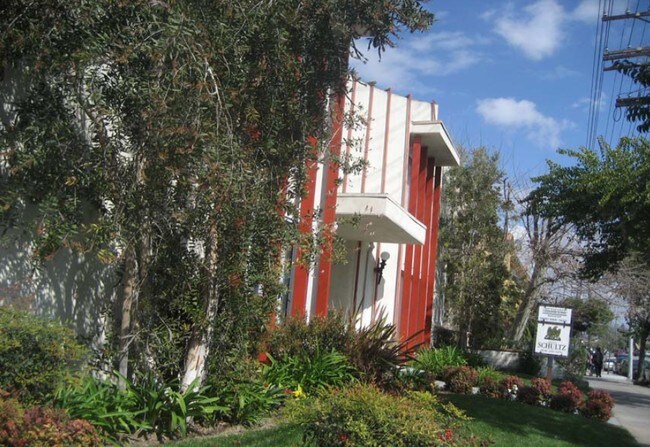 Foto del edificio - 12631 Vanowen St