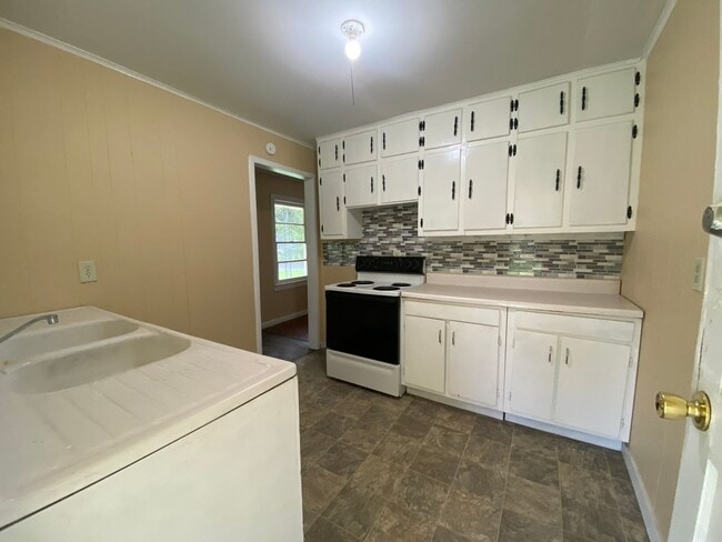 Building Photo - 2721 Simpson St