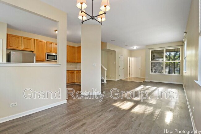 Building Photo - 1364 Longchamps Ct