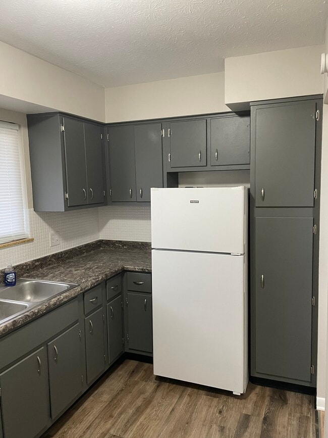 Building Photo - 1616 Maxen Dr