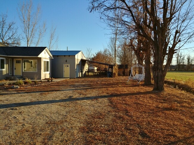 Building Photo - 325 S Hawthorne Ave