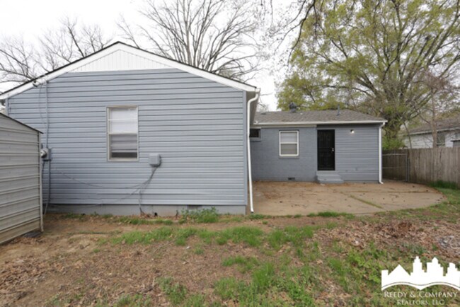 Foto del edificio - 3030 Bluffdale St