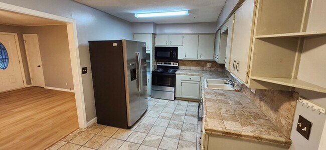 Foto del edificio - 4 bedroom home in North Columbus
