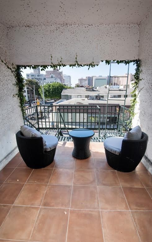 Foto del edificio - 445 E 3rd St