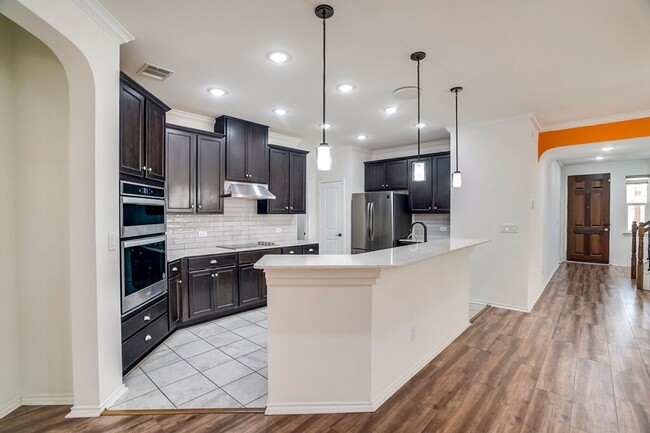 Building Photo - 516 Ayinger Ln