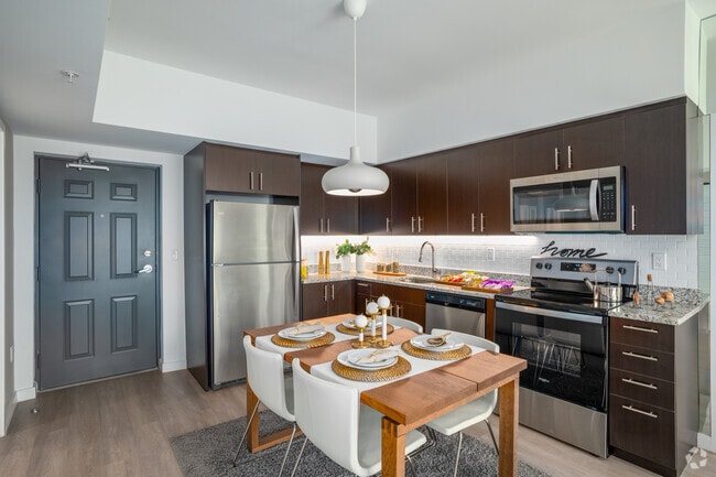 Interior Photo - Amelia