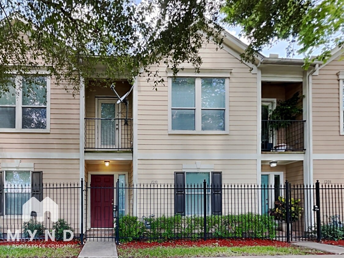 Primary Photo - 1210 Palmer St