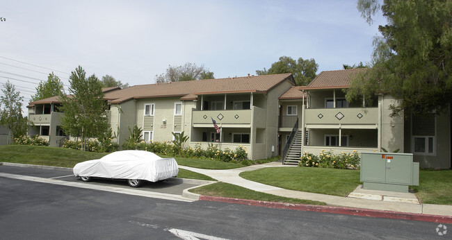 Foto del edificio - Corners Concord Condominiums