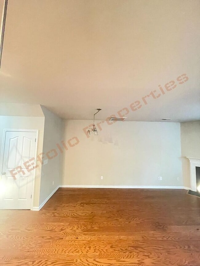 Building Photo - Beautiful 3-bedroom, 2.5-bath townhome