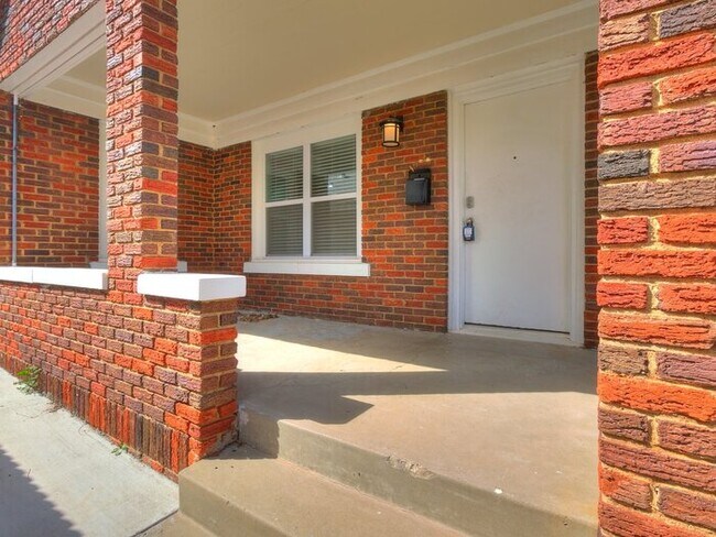 Building Photo - The Plaza District 2 bed 1 Bath is Close t...
