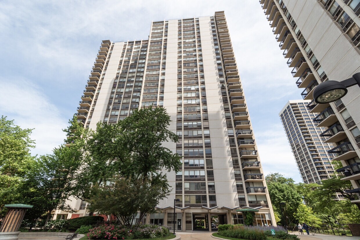 1360 N Sandburg Terrace Unit 805, Chicago, IL 60610 Condo for Rent in