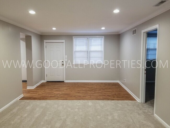 Building Photo - 3 Bedroom 1 Bath Duplex in Clive