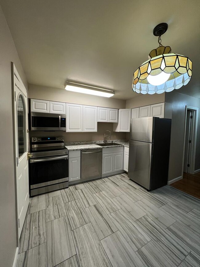 Building Photo - 220 Mascoma St