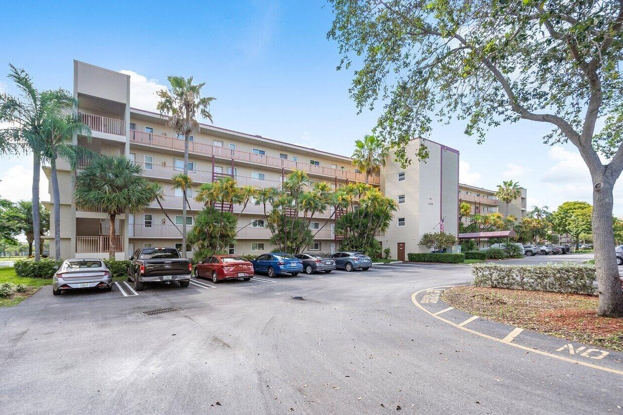 2108 S Cypress Bend Dr Unit 406, Pompano Beach, FL 33069 Condo for