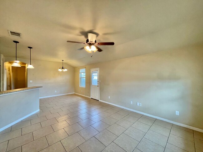 Foto del edificio - 4405 Cambridge Dr