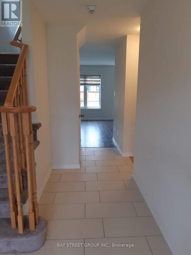 Photo du bâtiment - 8088 Blue Ash Ln