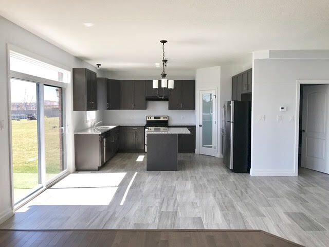 Photo du bâtiment - Spacious 4-Bedroom Family Home * North Lon...