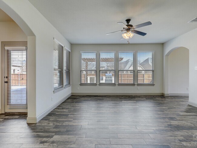 Building Photo - 800 Memory Ln