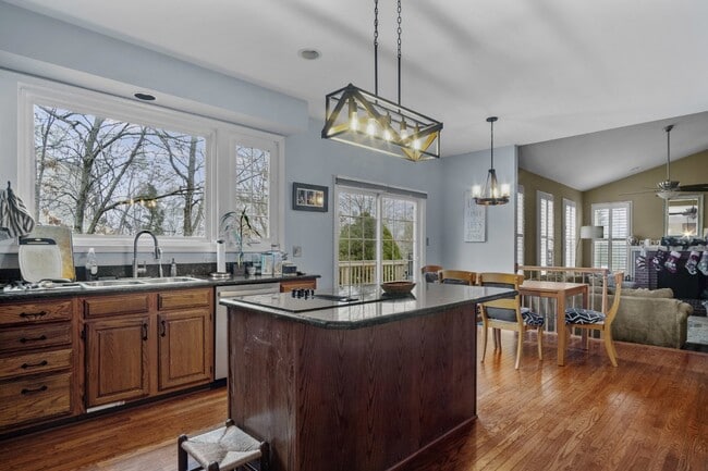 Building Photo - Distinguished brick front colonial on cul ...