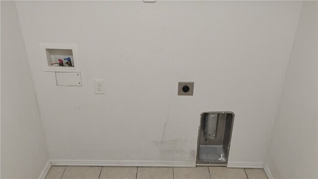 Foto del edificio - 100 Willow Dr