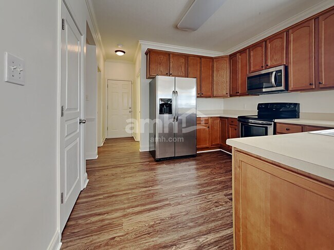 Building Photo - 1902 Fairdale Way