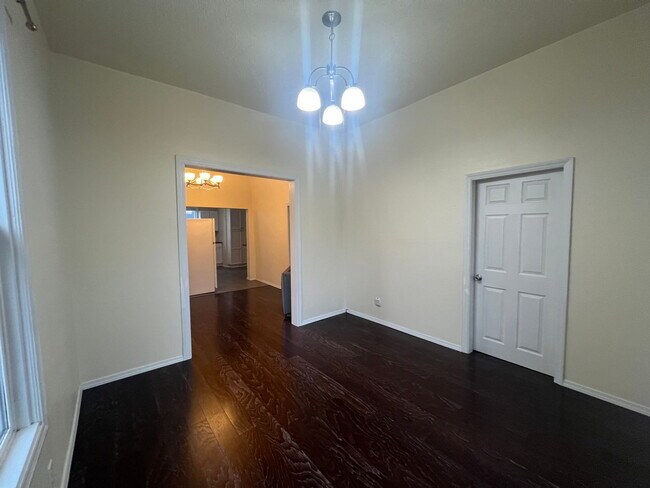 Building Photo - Prime Lakeway Location – Minutes to WWU, Whole Foods, I-5 & Downtown Bellingham