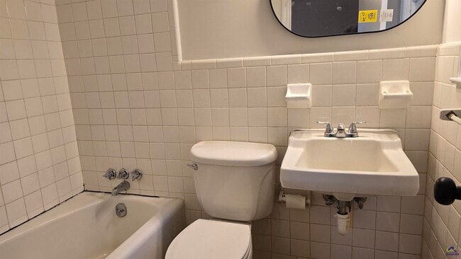 Building Photo - 4035 Meadowbrook Dr