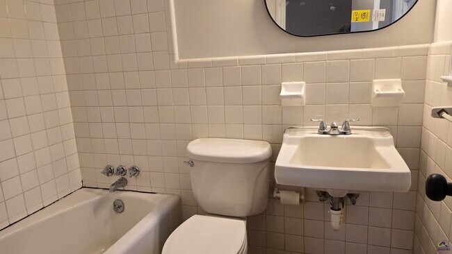 Foto del edificio - 4035 Meadowbrook Dr