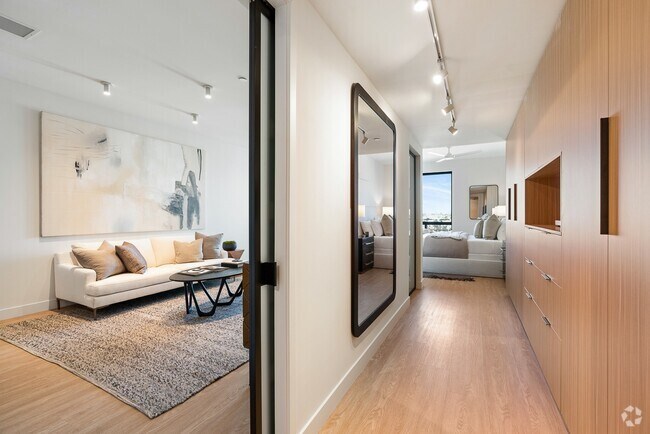 Los Angeles Luxury Penthouse Apartments With Rooftop Pool And Ocean Views