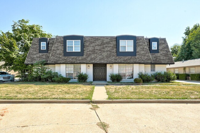 Foto del edificio - NEWLY REMODELED 1 Bed 1 Bath 1 Mile West from Campus