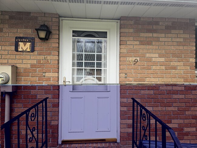 Shared Back Entrance - 149 Eastland Dr