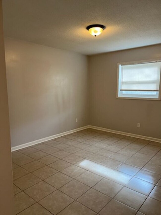 Foto del edificio - 6015 Warm Springs Ct