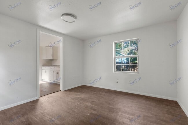 Building Photo - Updated 1/1 Studio Apartment in Dallas (75...