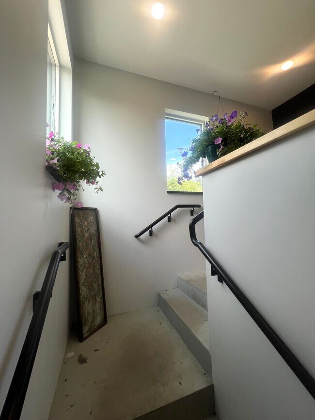 Foto del edificio - Available August 1st! - New Construction 3...