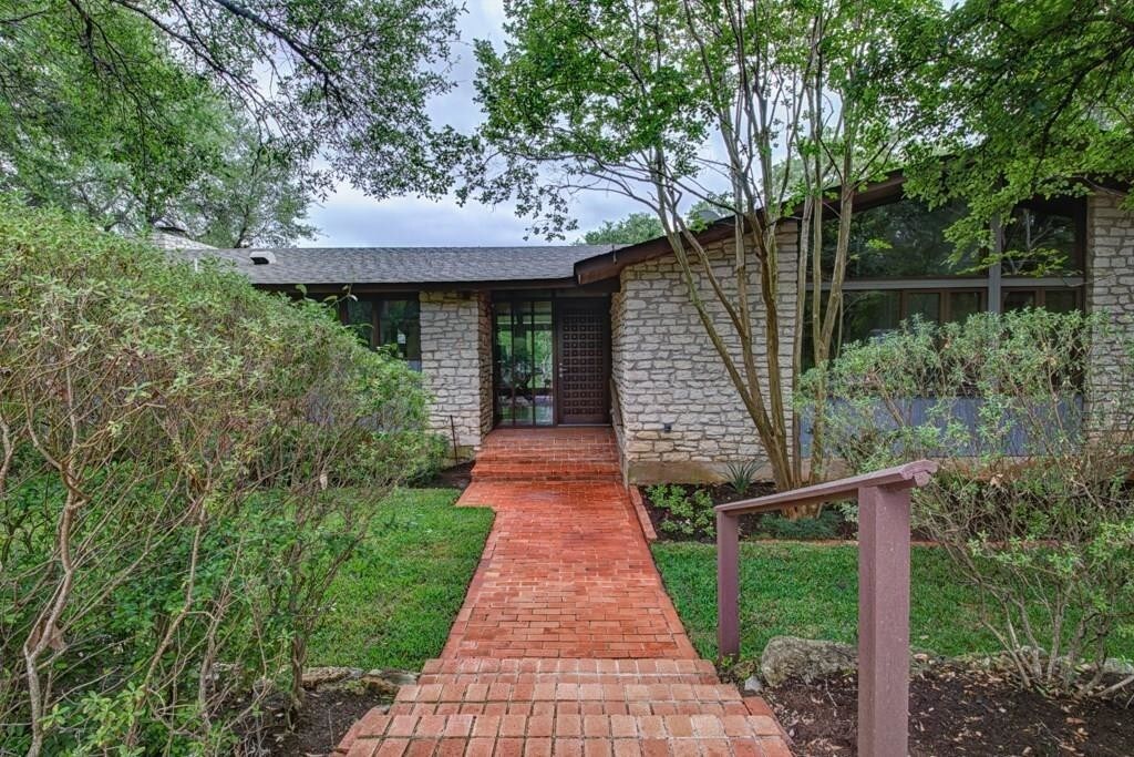 Primary Photo - 1101 Crystal Creek Dr