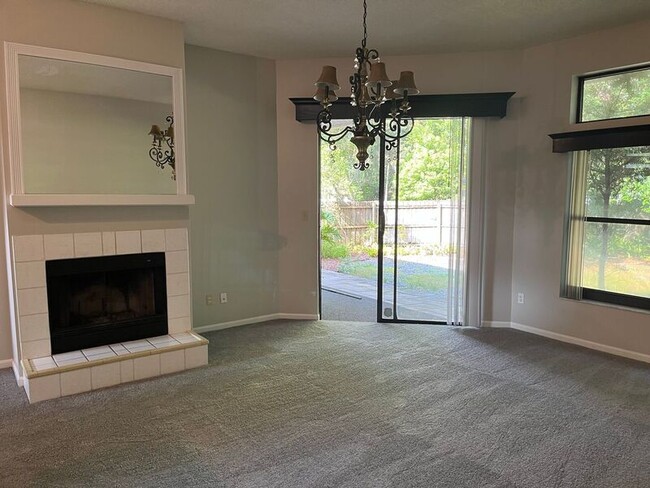 Foto del edificio - 1191 Deer Lake Cir